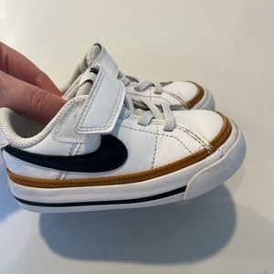 EUC Nike Court Legacy Black Swoosh Size 6C